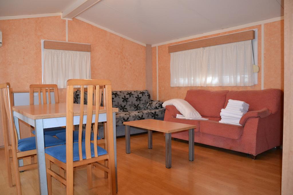 Burgo Camping Fuentes Blancas מראה חיצוני תמונה