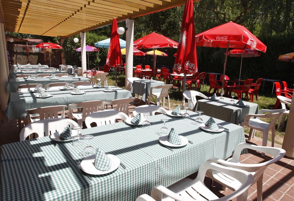 Burgo Camping Fuentes Blancas מראה חיצוני תמונה