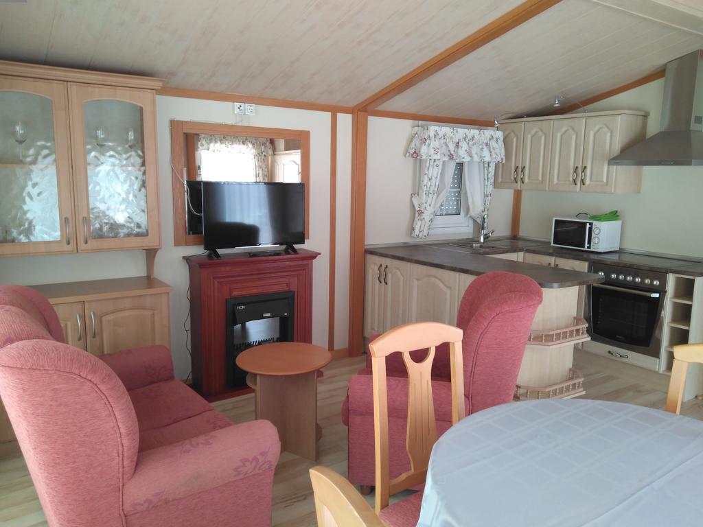 Burgo Camping Fuentes Blancas מראה חיצוני תמונה