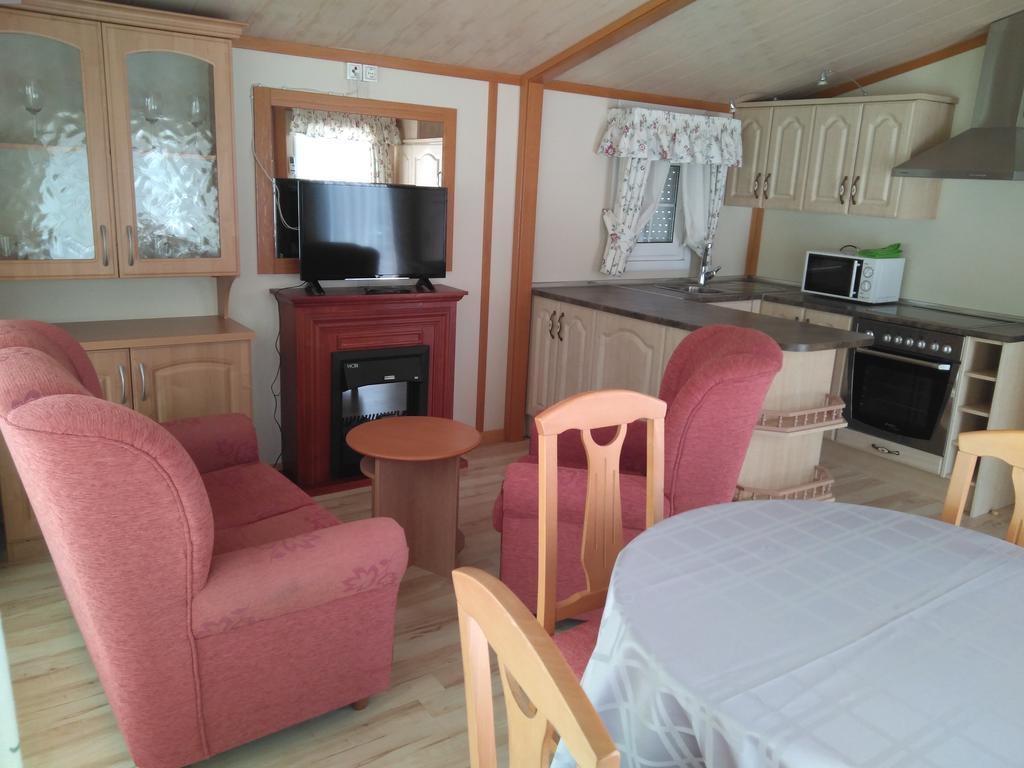 Burgo Camping Fuentes Blancas מראה חיצוני תמונה