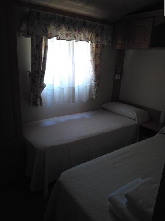 Burgo Camping Fuentes Blancas מראה חיצוני תמונה